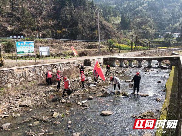 许家坊土家族乡领导团队引领新征程发展之路